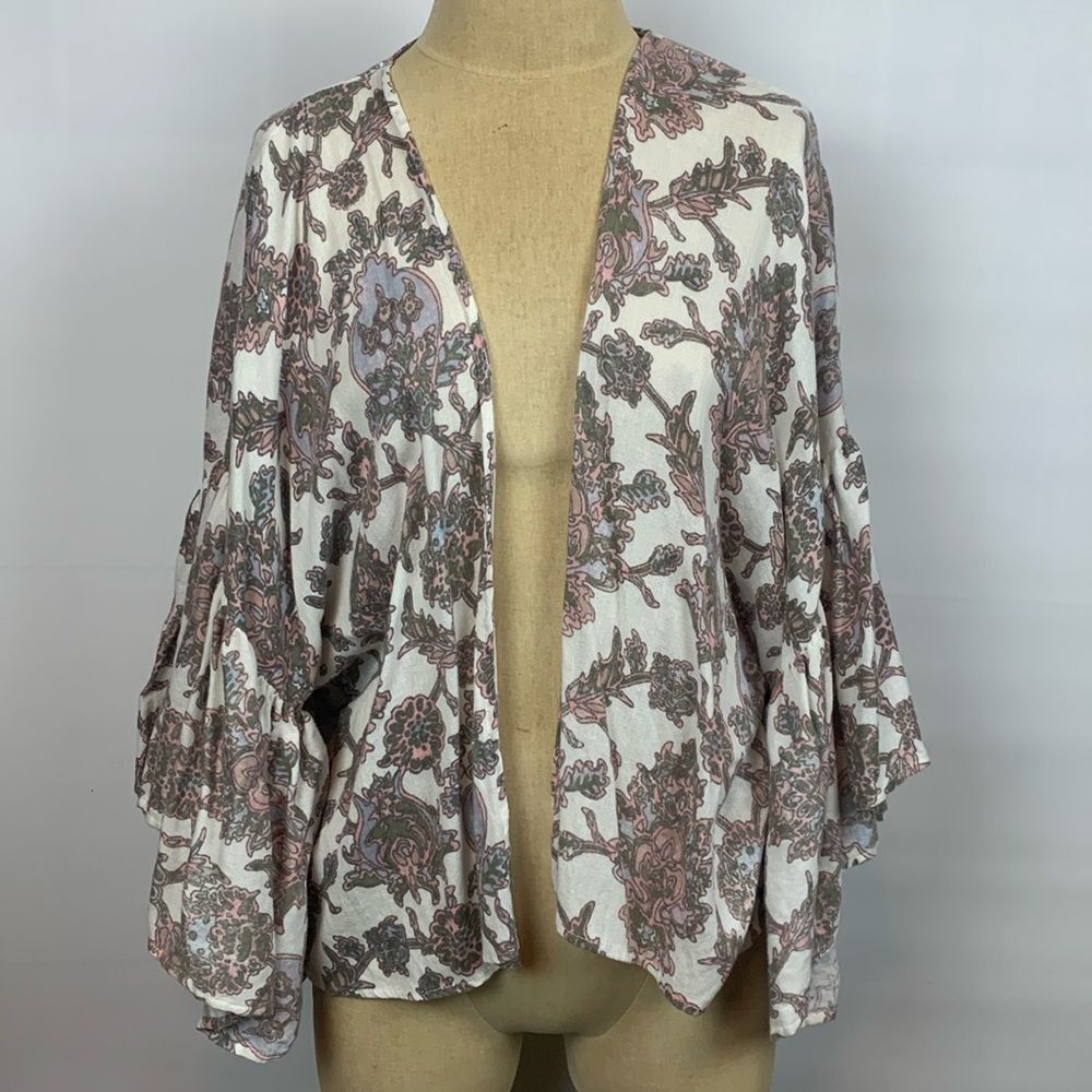 Universal Thread floral thread flutter sleeve wrap short kimono, OSFM